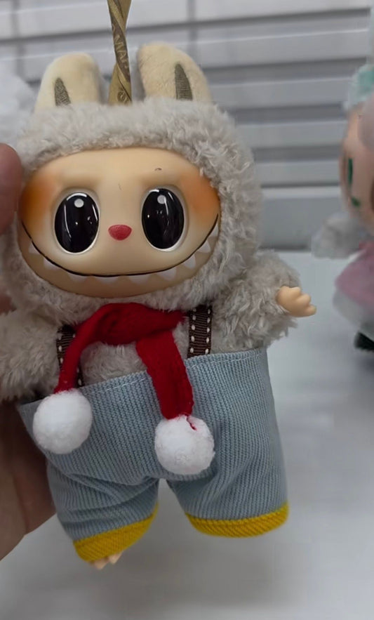 Labubu The Monsters Kışlık Kırmızı Atkılı Koleksiyon Figürü – Cozy Bunny Edition