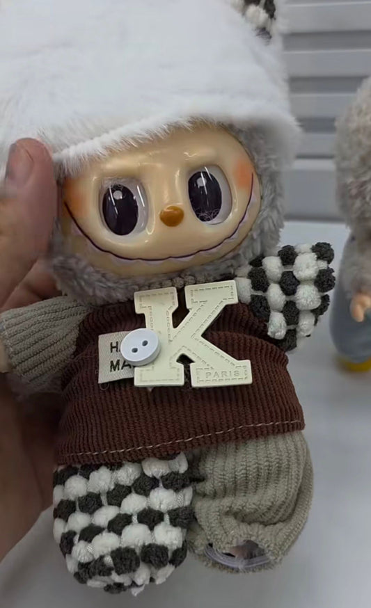 Labubu The Monsters Kahverengi K Harfli Koleksiyon Figürü – Paris Knit Edition