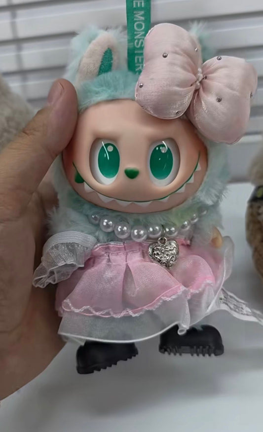 Labubu The Monsters Pembe Elbiseli Kalp Kolyeli Koleksiyon Figürü – Sweet Mint Edition